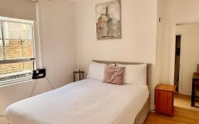 Windsor Castle View Apartment-One Bed Room